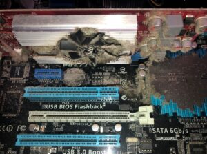 マザーボード内のホコリ